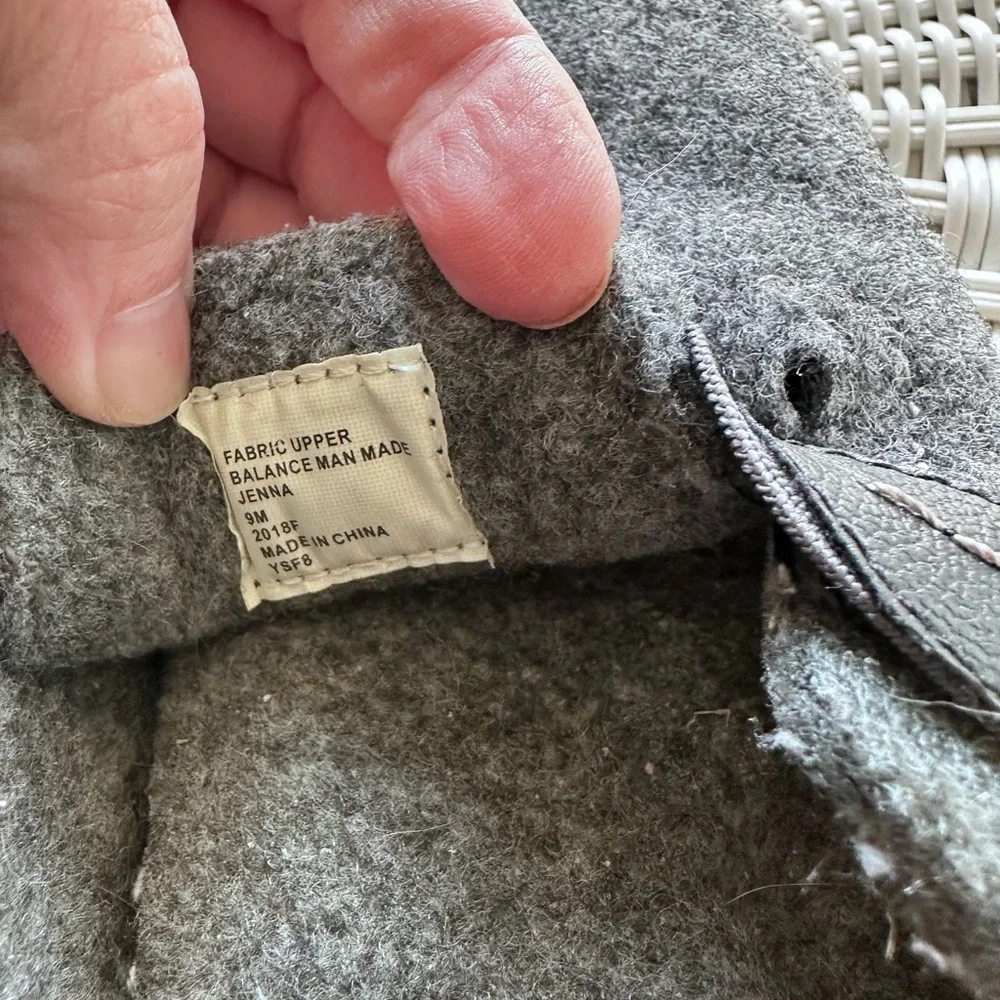 Earth Origins Wimen’s Grey Felt Slip-On Clogs - Picture 5 of 5